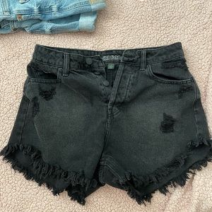 WILDFABLE SIZE 4 BLACK RIPPED JEAN SHORTS